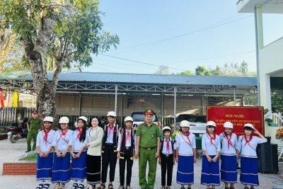 Công an xã Cà Đam đã phối hợp với Trường PTDTBT TH&THCS Trà Bùi tổ chức Hội nghị tuyên truyền pháp luật về an toàn giao thông cho cán bộ, giáo viên và học sinh nhà trường.