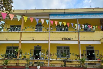 Phong trào trồng và chăm sóc hoa của cán bộ, giáo viên, nhân viên và học sinh trường PTDTBT TH&THCS Trà Bùi