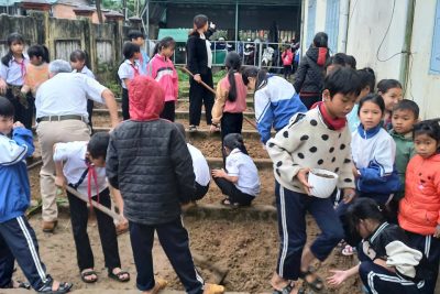 Phong trào trồng và chăm sóc cây thuốc nam của học sinh Trường PTDTBT TH&THCS Trà Bùi